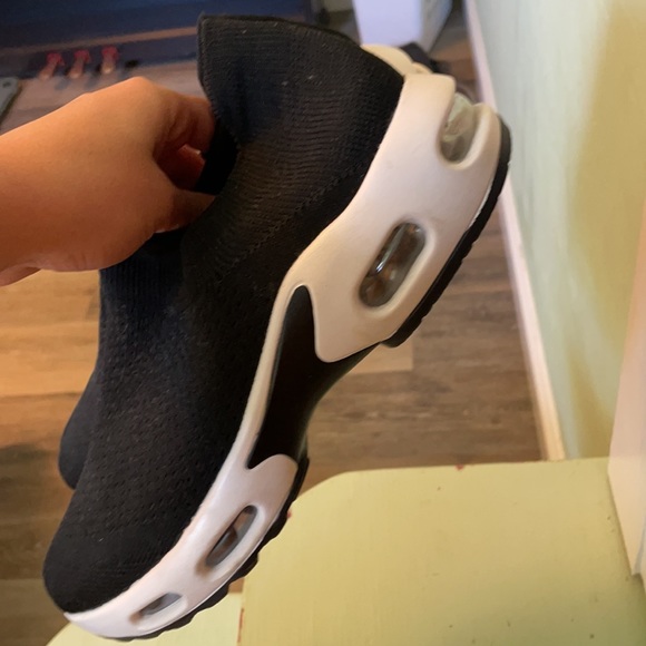 SNEAKERS - Picture 5 of 7